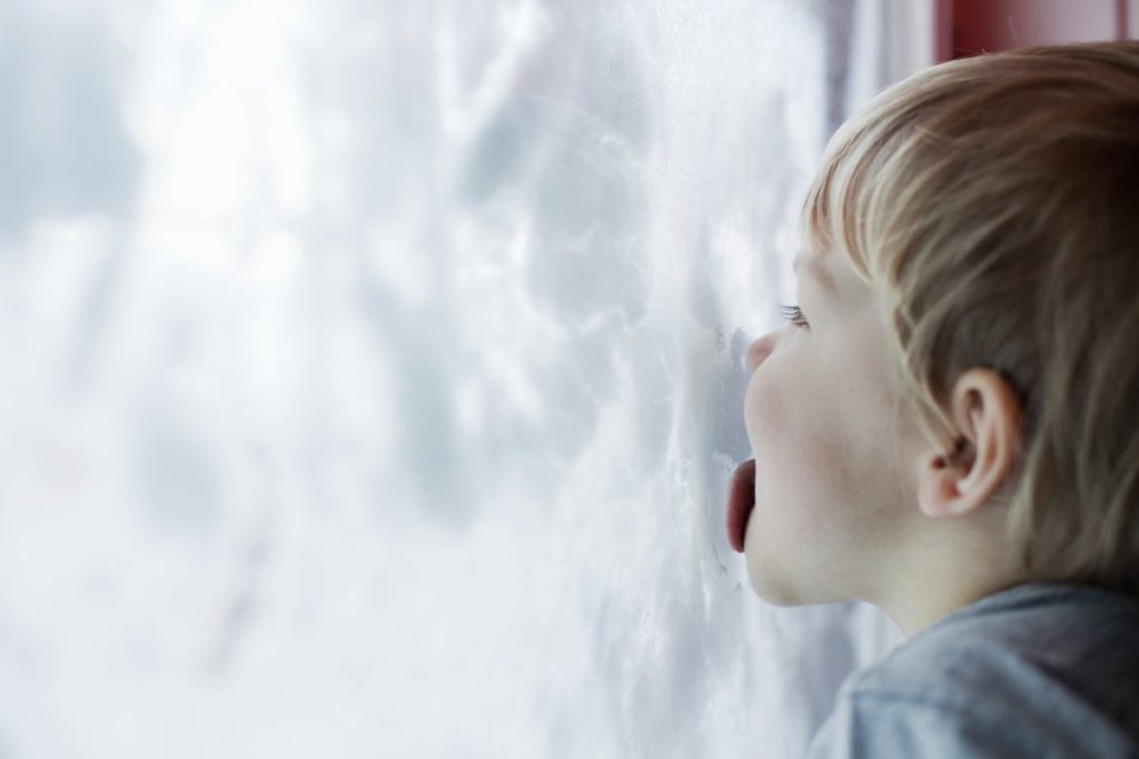 Pourquoi il est risqué de consommer de la neige pour se désaltérer ?