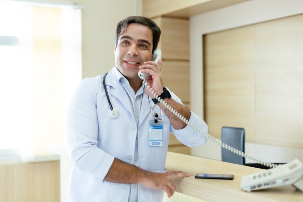 Les services de renseignement téléphonique sont majeurs pour les urgences